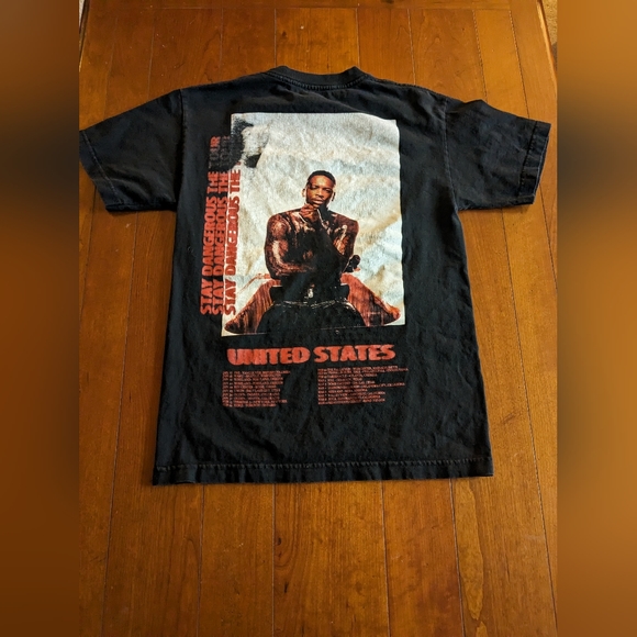 YG Stay Dangerous 4 Hunnid The Tour Men's Graphic Box Logo Concert T Shirt Small - Picture 2 of 4